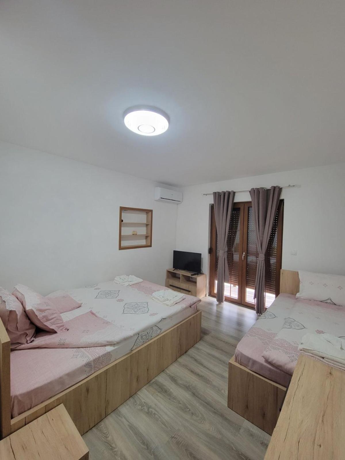 Eleon Motel Brezovice Extérieur photo